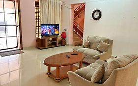 La Casa Trivandrum 4 Bhk Ac Luxury Villa At City Centre, Just 6 Kms To Airport & 5 Min Drive To Padmanabha Swamy Temple