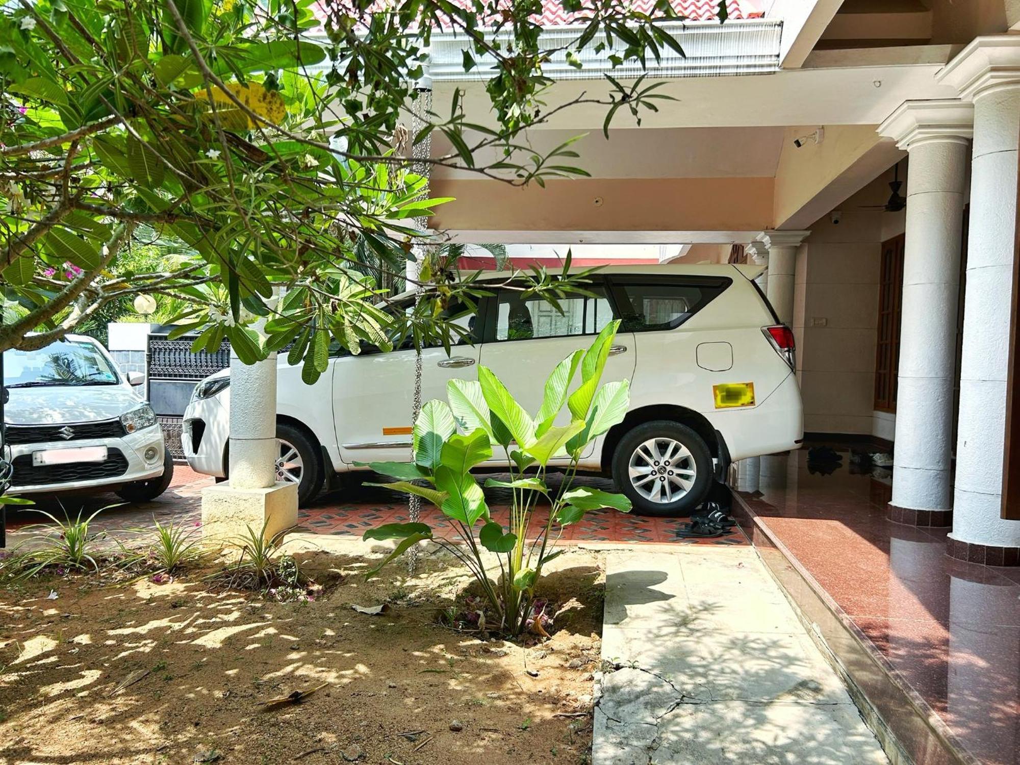 La Casa Trivandrum 4 Bhk Ac Luxury Villa At City Centre, Just 6 Kms To Airport Thiruvananthapuram Exterior photo